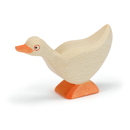 Gans stehend – Handgefertigte Holzfigur von Ostheimer-Ostheimer-Zwergenladen