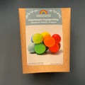 Nachhaltiger Greifling Elastik Regenbogen aus bunten Holzkugeln, kindgerecht und säuglingstauglich, giftfrei und sicher in.