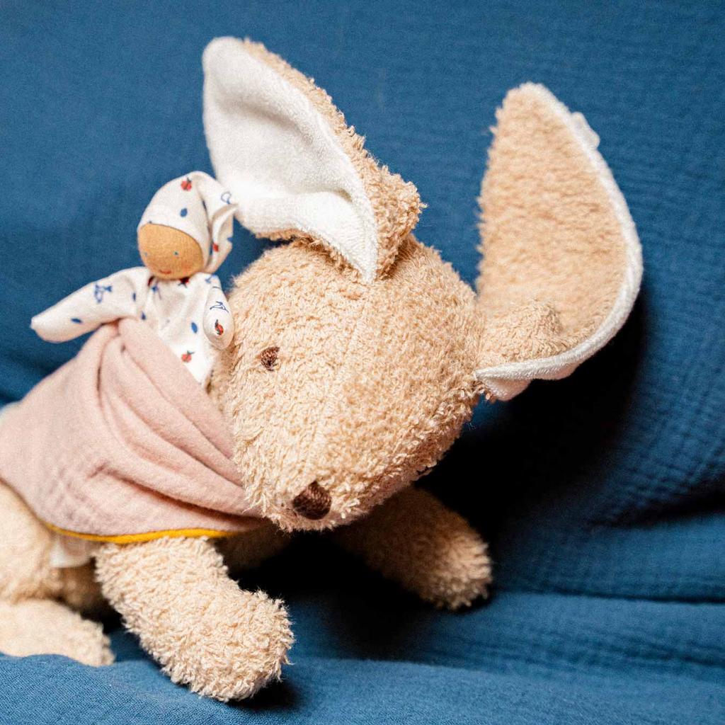 Nachhaltiger, kindgerechter und säuglingstauglicher Kuschel-Hase aus weichem, hochwertigem Material, giftfrei und sicher in.