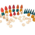 Nachhaltiges, giftfreies Holzspielzeug-Set mit farbigen Zwergen, Bäumen und Pilzen, sicher und kindgerecht gestaltet.