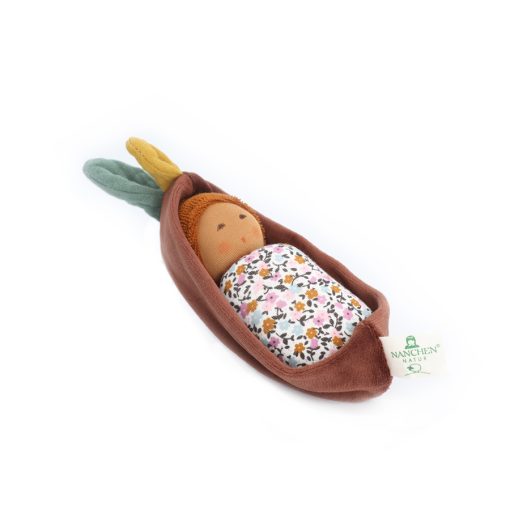 Nanchen Eichenbaby im Rindenbett – Bio Puppe Made in Germany