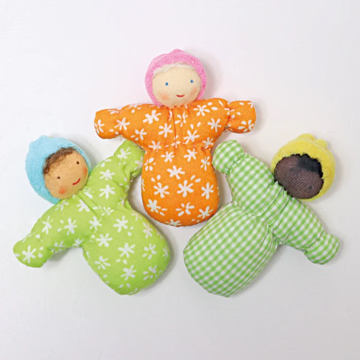 Grimms Püppchen Baby Leo – Handgefertigte Biegepuppe