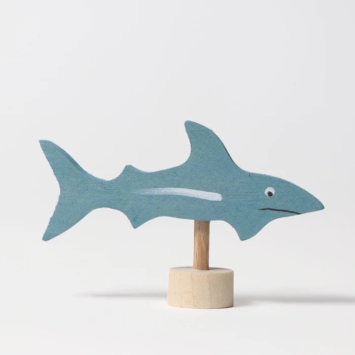 Grimms Steckfigur Hai – Handbemaltes Holzspielzeug