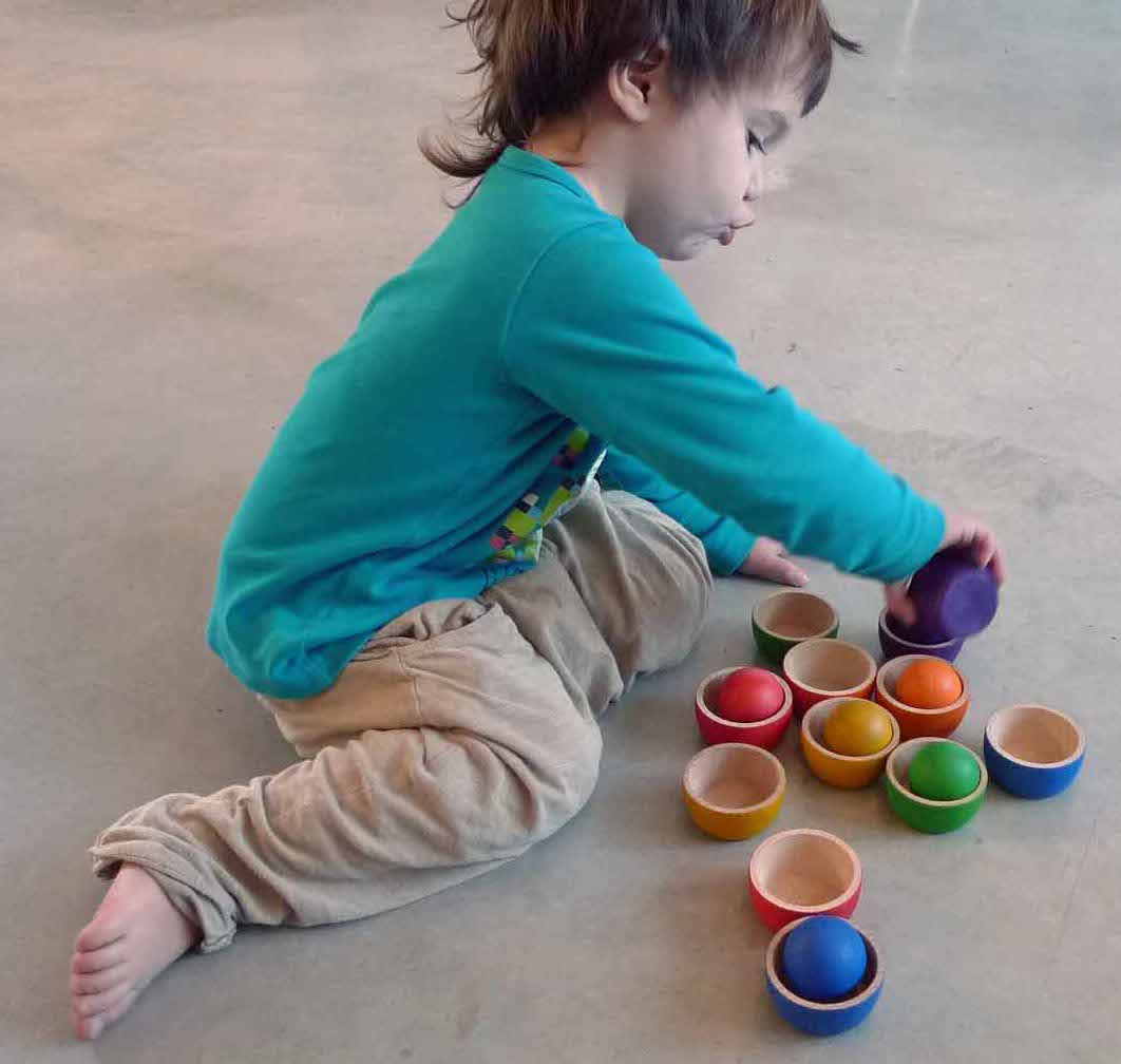 15-105 - Grapat Bowls & Balls – Bunte Schalen & Kugeln Holzspielzeug