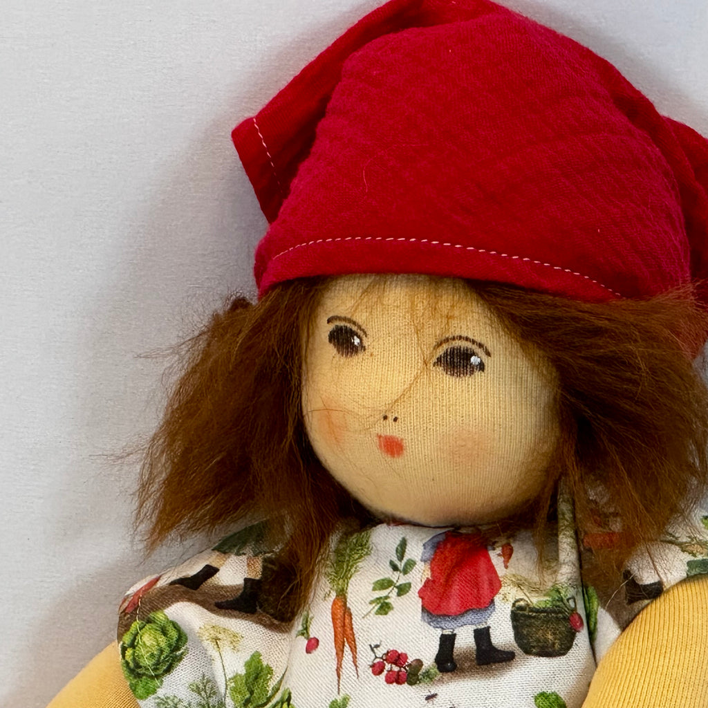 Nanchen Stoffpuppe Rotkäple "nach Waldorf Art“