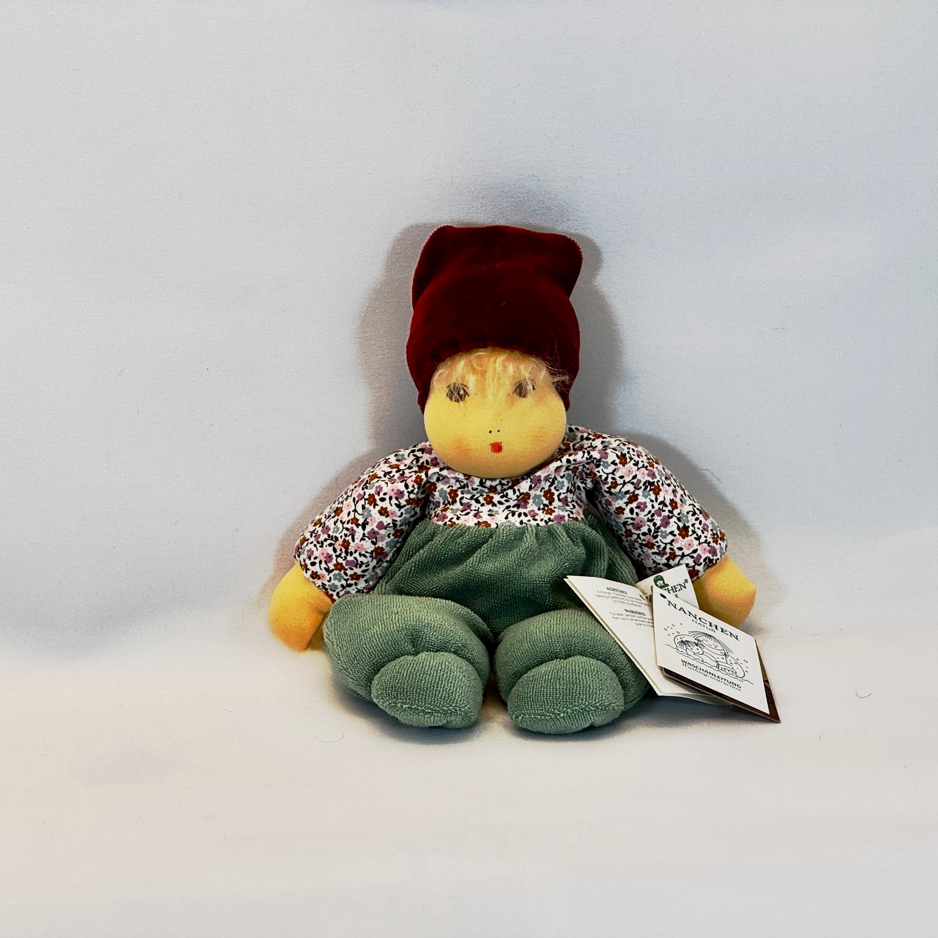 Nanchen Waldkind mit Haaren & Mütze Schmusepuppe