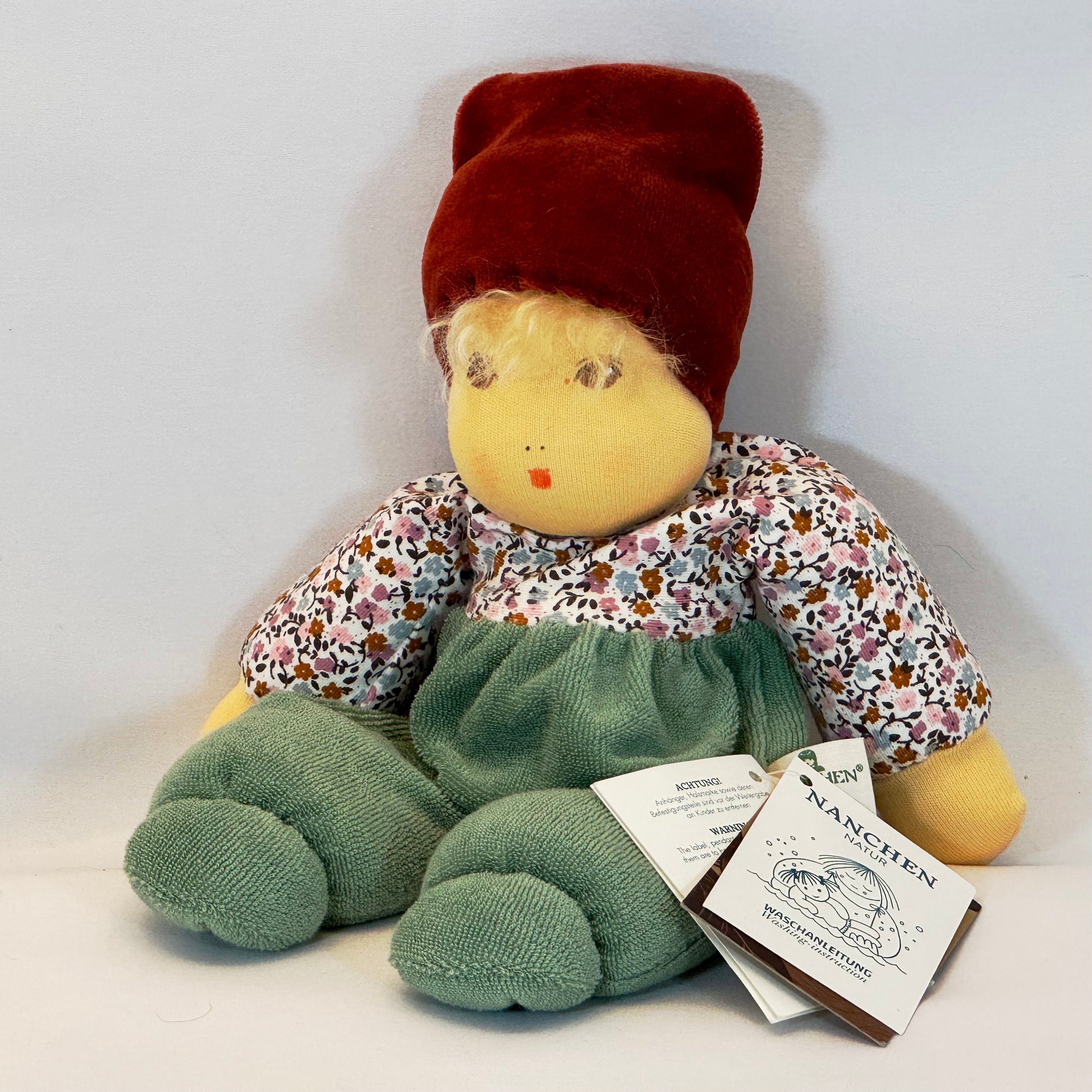 Nanchen Waldkind mit Haaren & Mütze Schmusepuppe