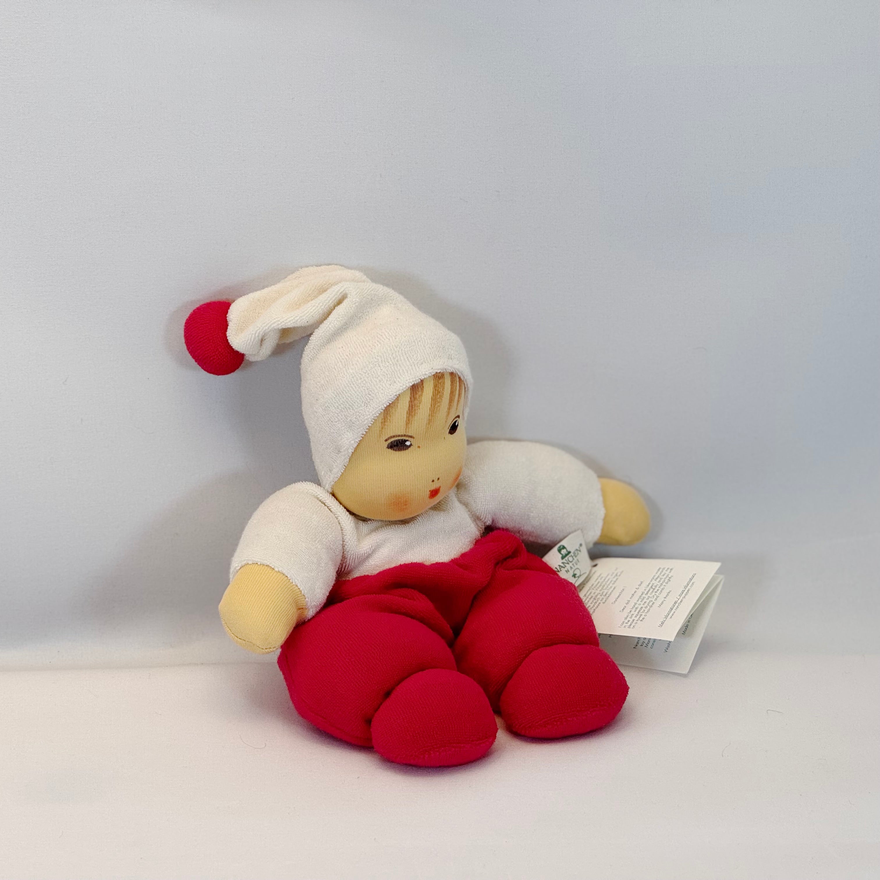 Nanchen Puppe Möpschen rot – Bio Kuschelpuppe für Babys