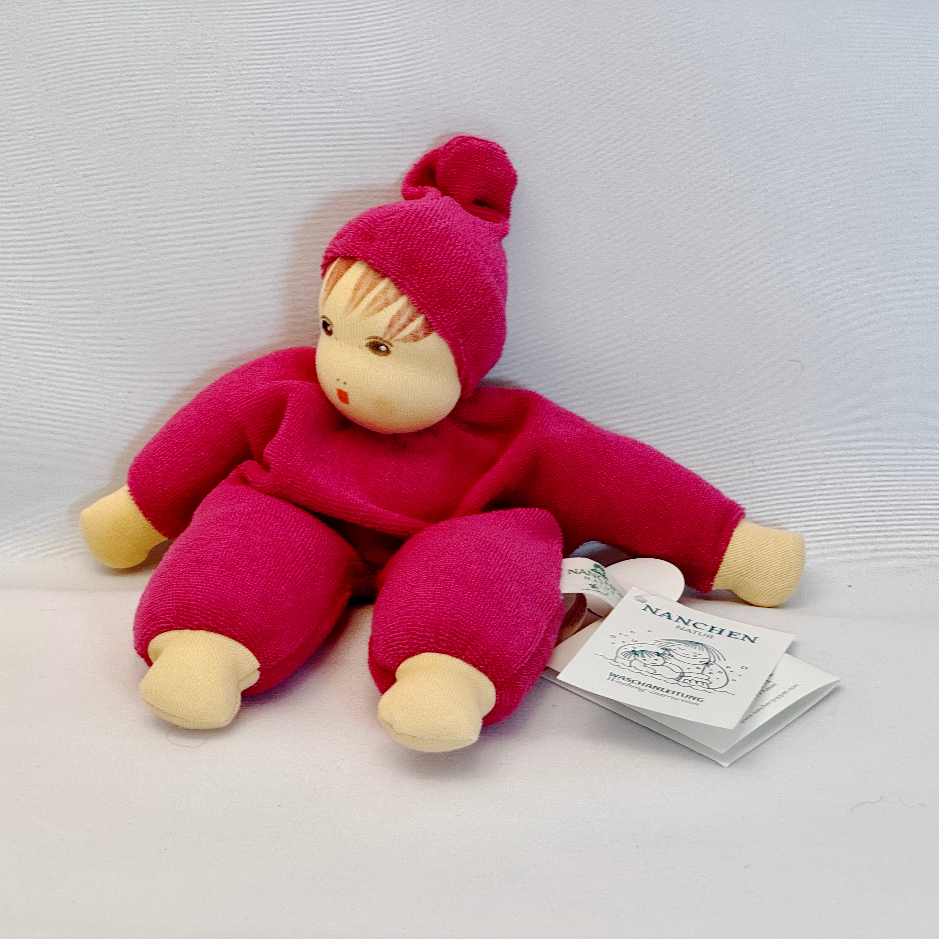 Nanchen Puppe Schmusebeere Root– Bio Kuschelpuppe für Kleinkinder