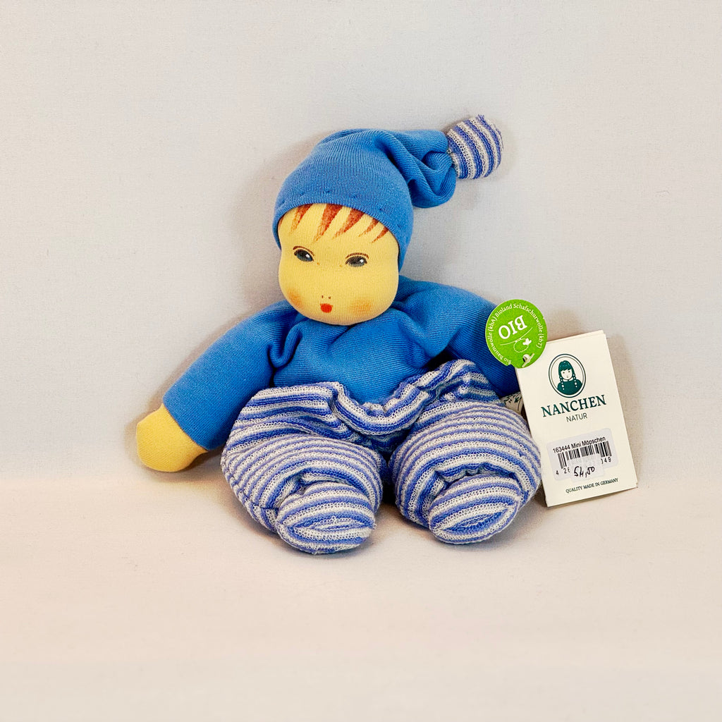 Nanchen Puppe Mini Möpschen blau Bio Kuschelpuppe für Kleinkinder