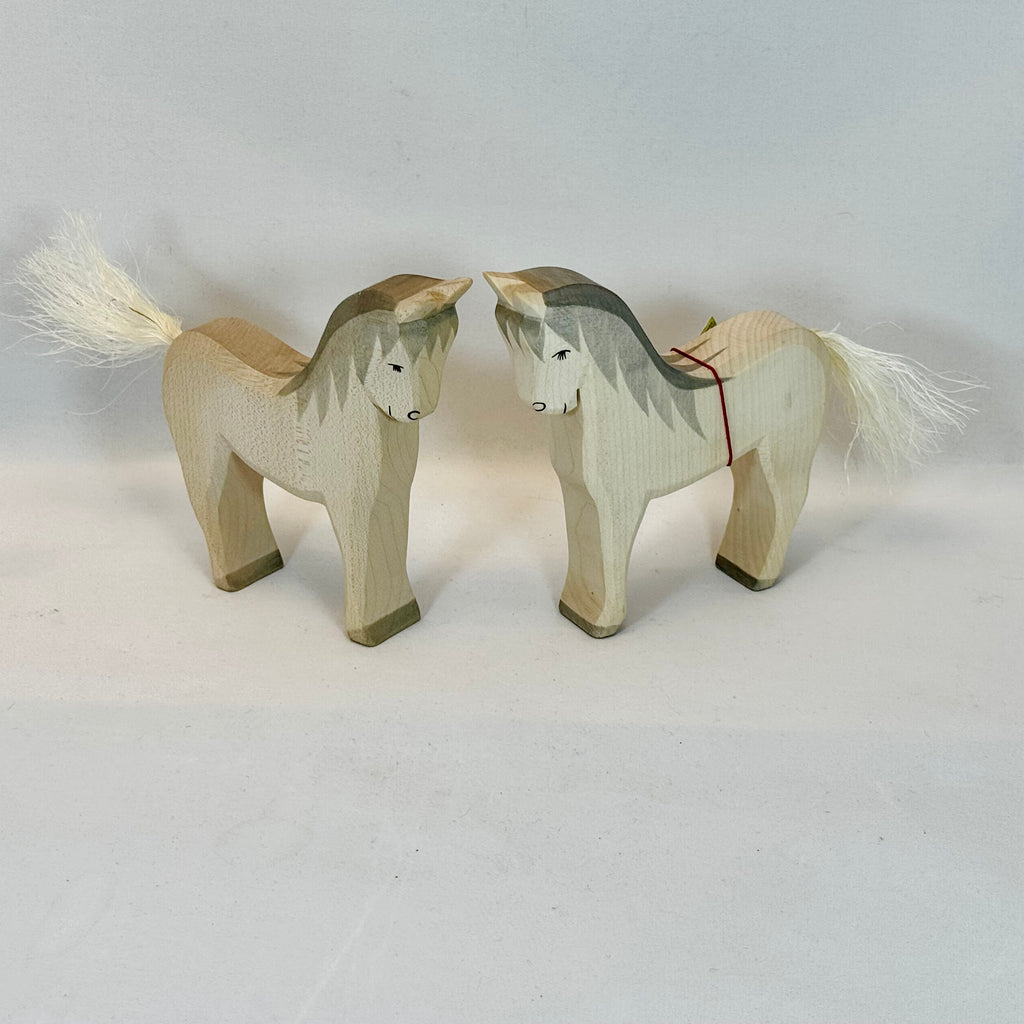 Ostheimer Pferd weiß – Handgefertigtes Holzspielzeug 14 cm-Ostheimer-Zwergenladen