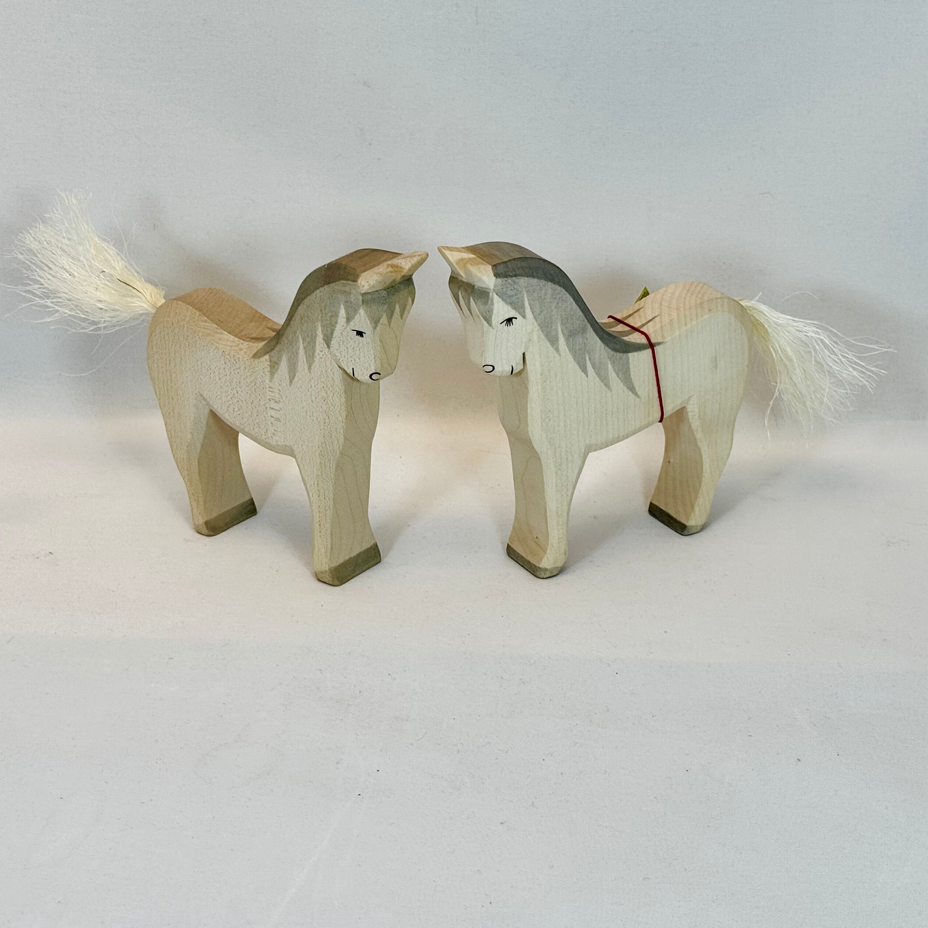 Ostheimer Pferd weiß – Handgefertigtes Holzspielzeug 14 cm-Ostheimer-Zwergenladen