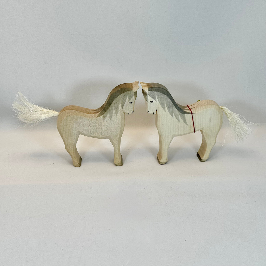 Ostheimer Pferd weiß – Handgefertigtes Holzspielzeug 14 cm-Ostheimer-Zwergenladen